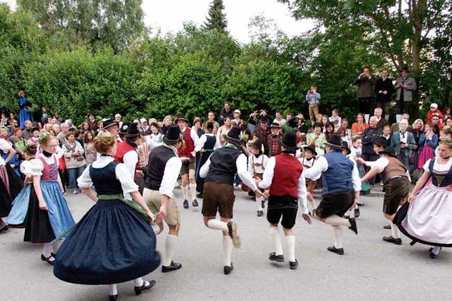 Trachtengruppe Tanz der Familie